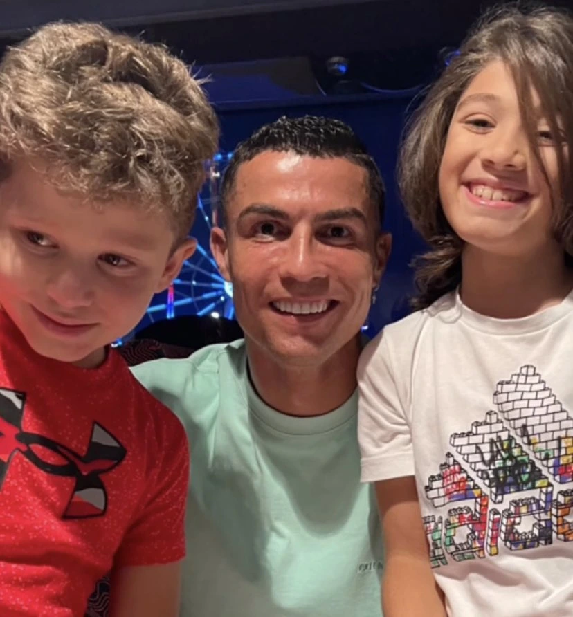 Cristiano Ronaldo with his young fans on teaм Ƅus 